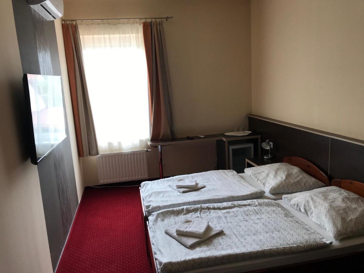 Aranytal Panzio Bed & Breakfast Komárom Dış mekan fotoğraf